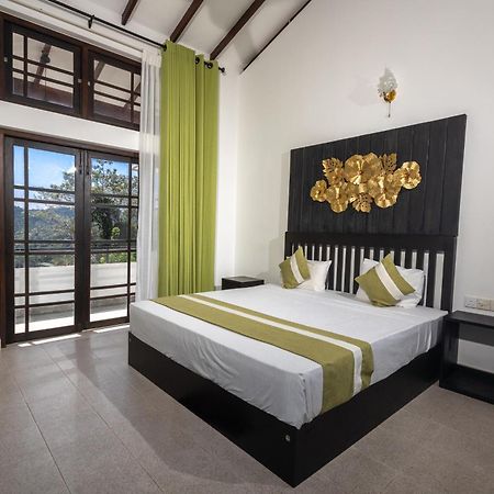 Indra Manel Family Holiday Resort แคนดี้ ภายนอก รูปภาพ